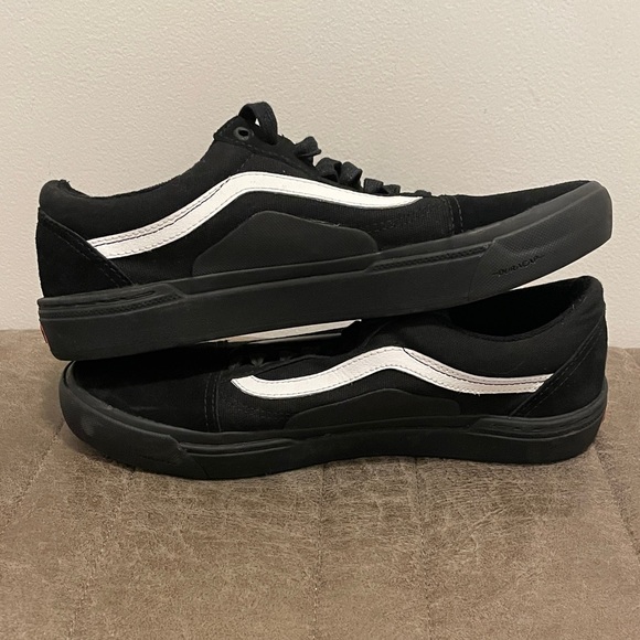 Vans Men's Black and White Graphic Sneakers - Picture 3 of 9